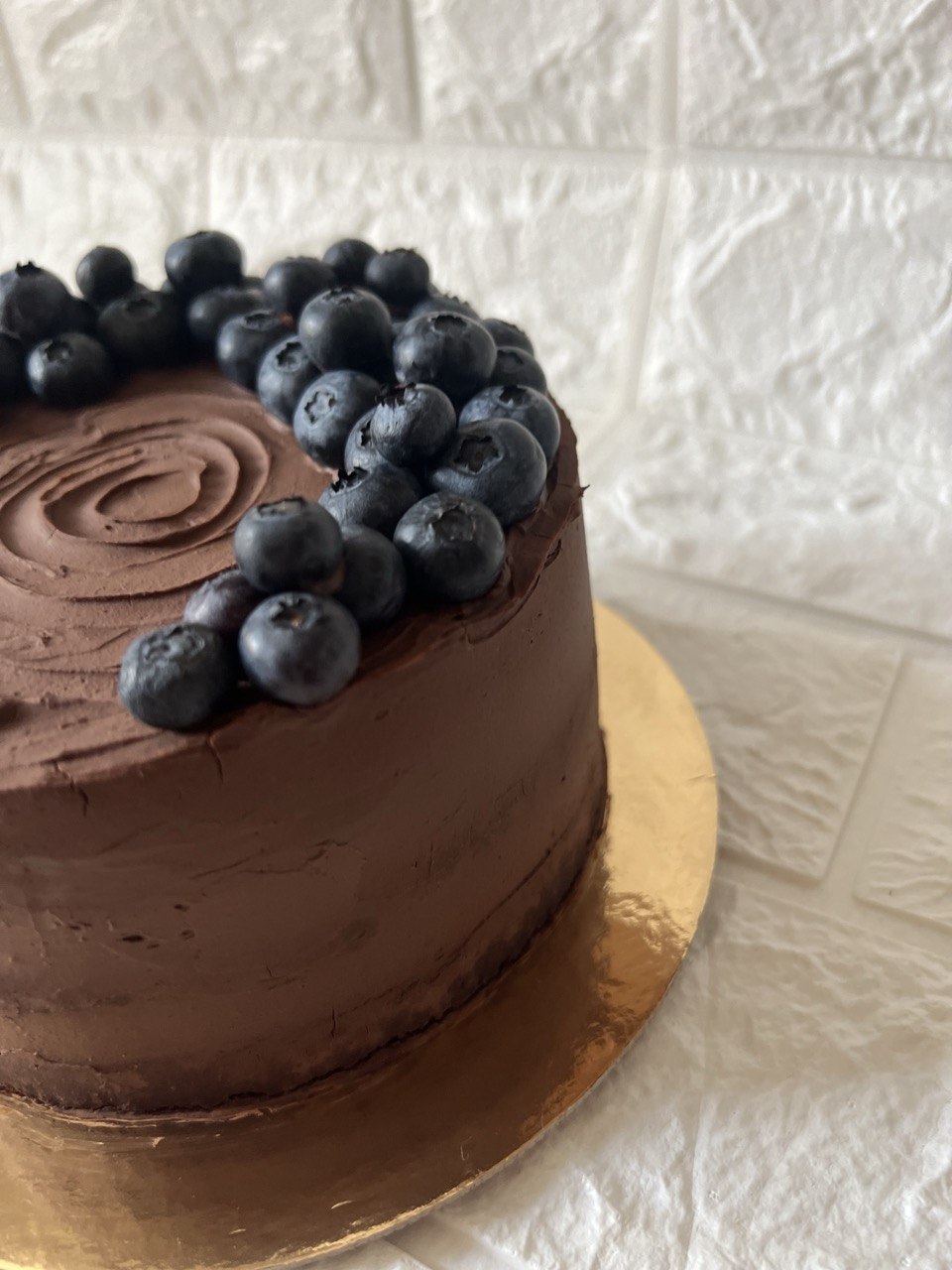 Sugar-free chocolate cake with blueberries